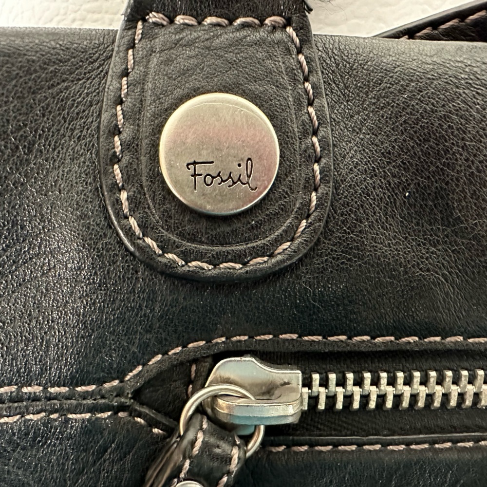 Fossil small black leather shoulder bag.